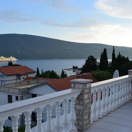 Апарт отель Family House With Pool & Sea View Биела Экстерьер фото