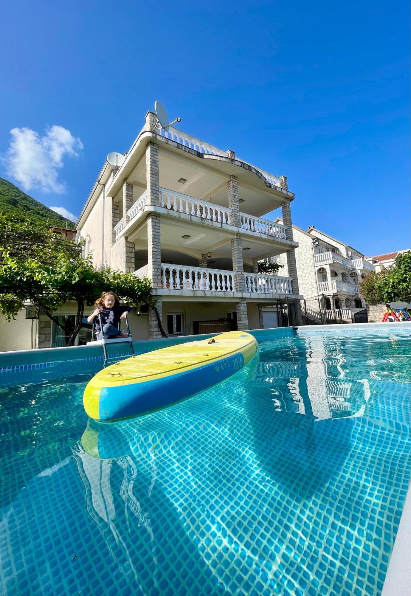 Апарт отель Family House With Pool & Sea View Биела Экстерьер фото