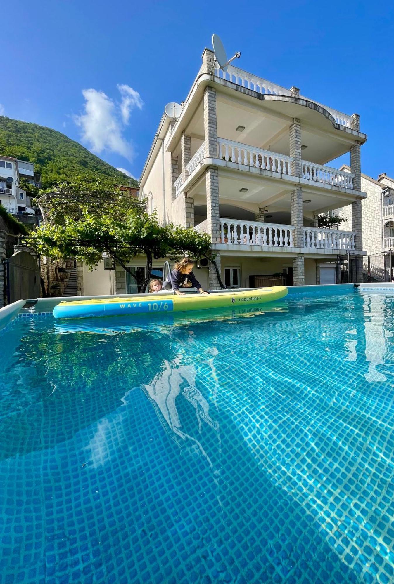 Апарт отель Family House With Pool & Sea View Биела Экстерьер фото