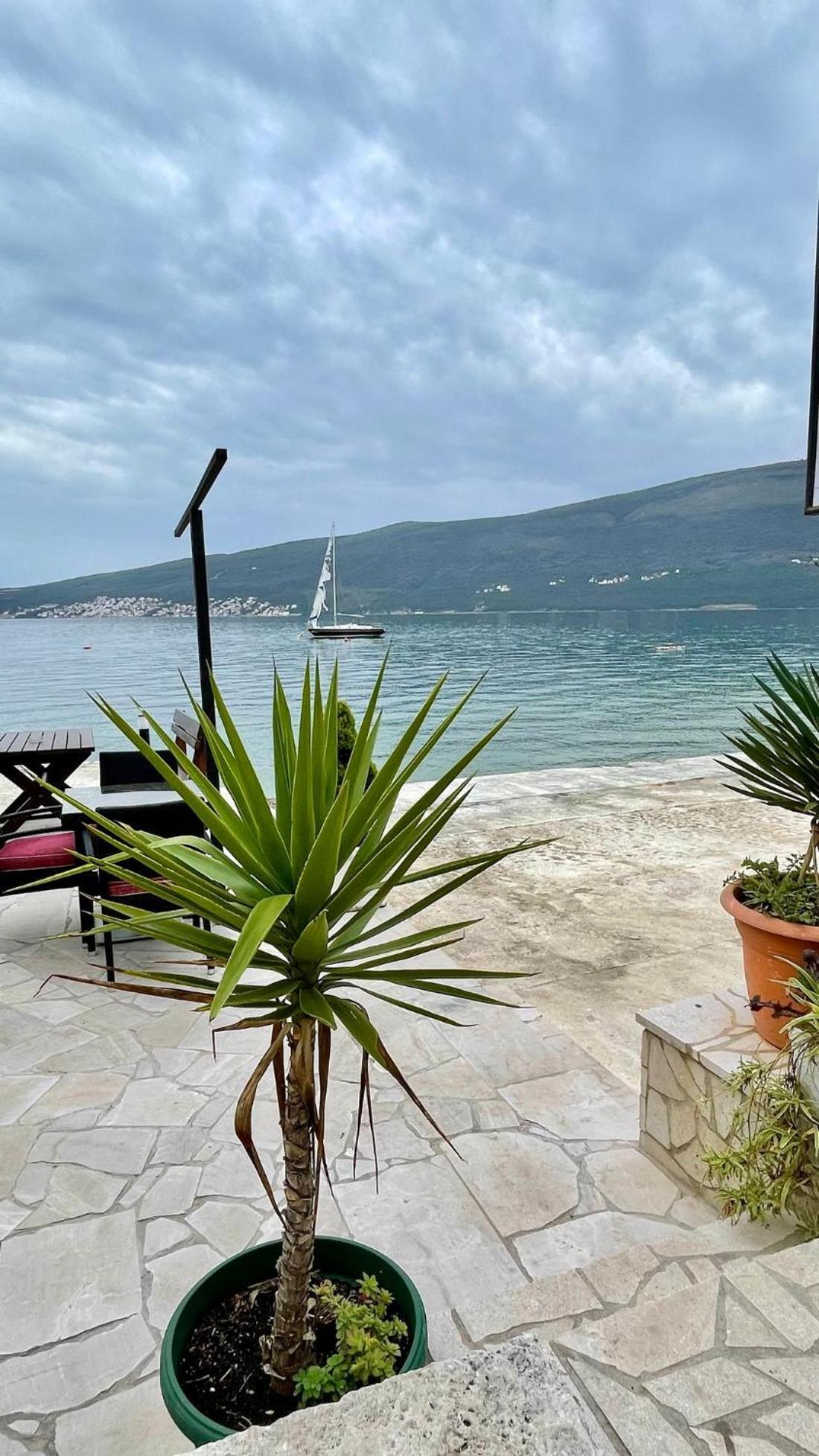 Апарт отель Family House With Pool & Sea View Биела Экстерьер фото
